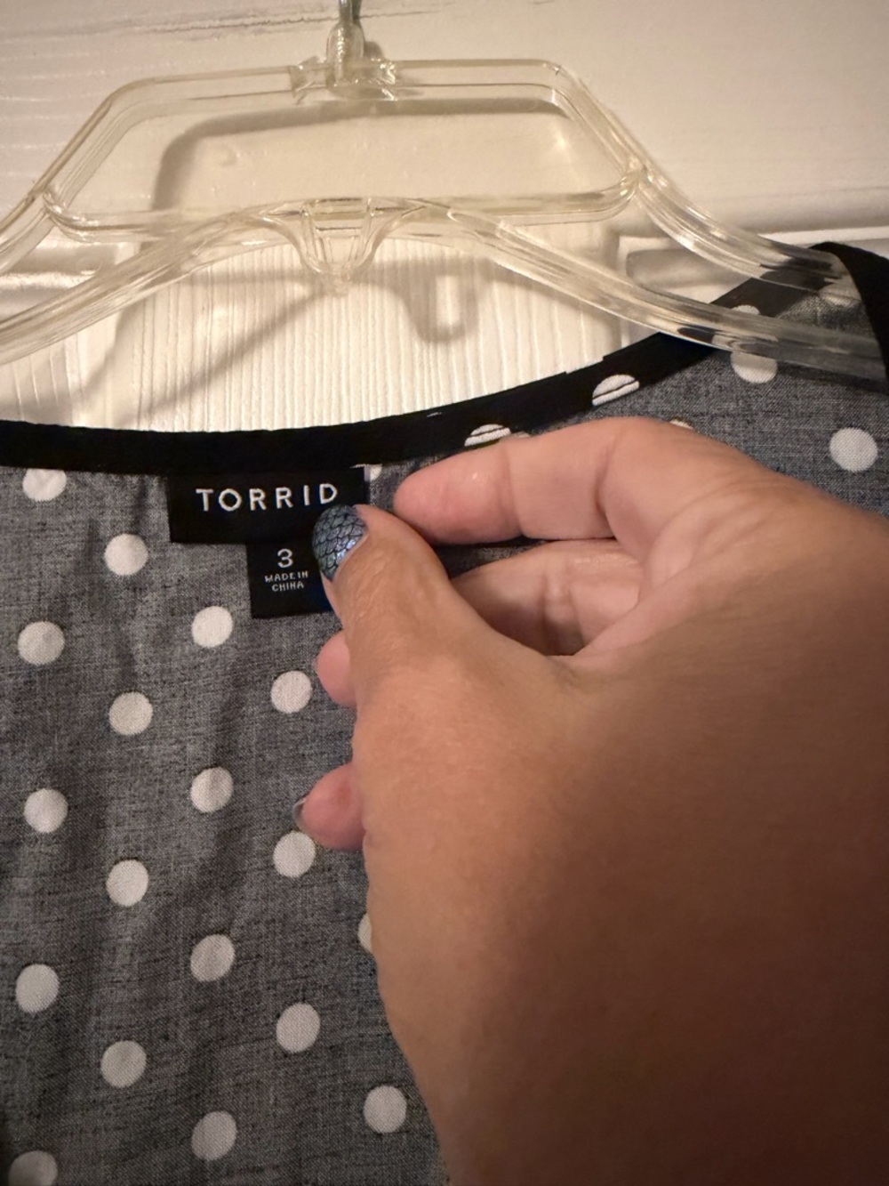 torrid Black and White Polka Dot V-Neck Short Sleeve Tunic - Picture 3 of 3